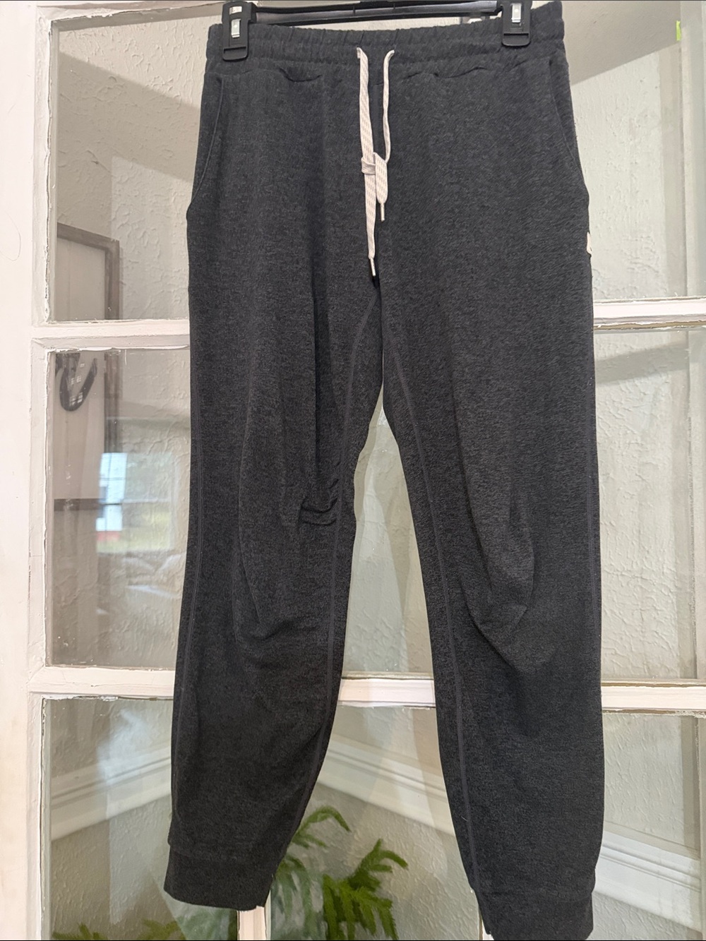 Vuori Women’s Dark Gray Jogger Pants with Drawstring